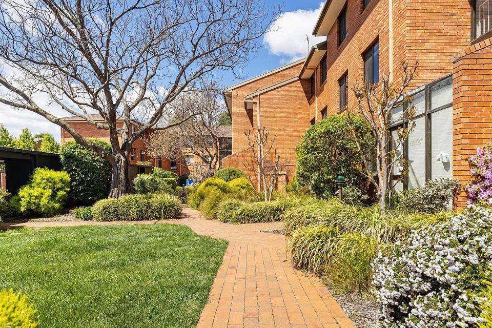 Oxley Court Serviced Apartments Canberra Exteriér fotografie