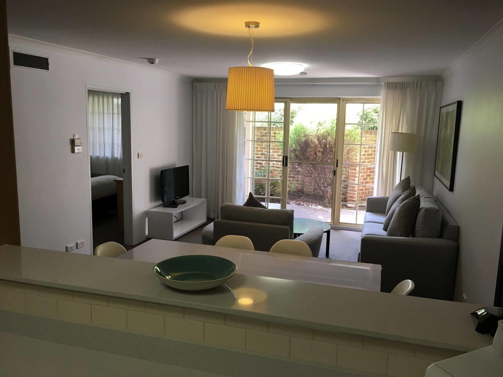 Oxley Court Serviced Apartments Canberra Exteriér fotografie